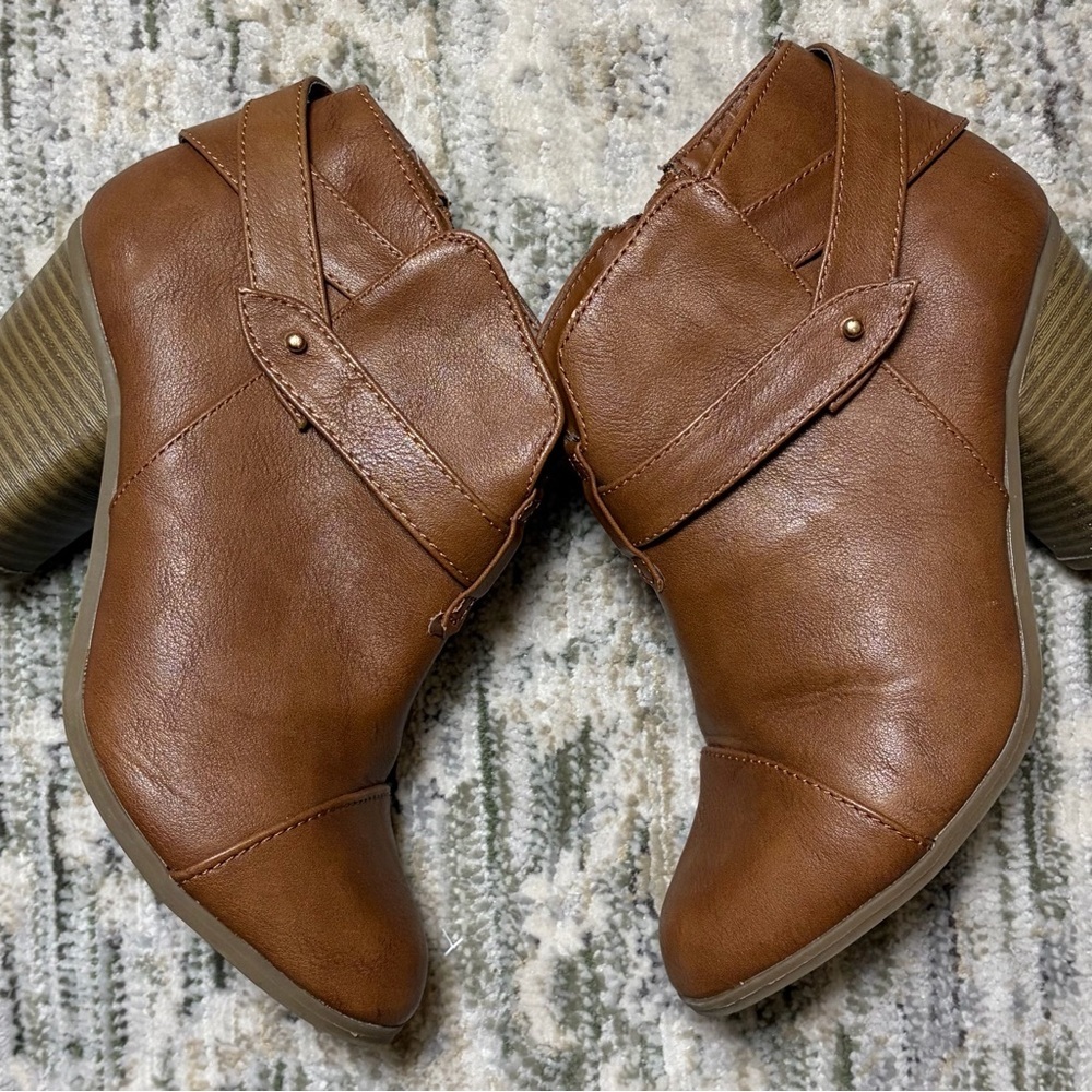 LC Lauren Conrad Bonbon Cognac Ankle Boots Size 7 Block Heel Side Zip Booties - Picture 3 of 9